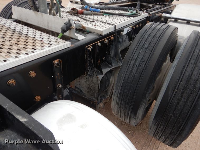 image for item DJ8822 2009 Peterbilt 388  semi truck