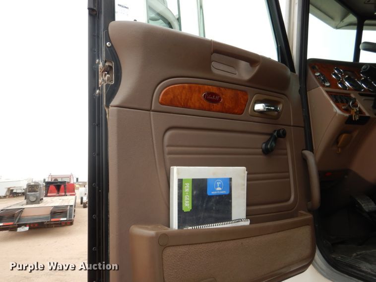 image for item DJ8822 2009 Peterbilt 388  semi truck