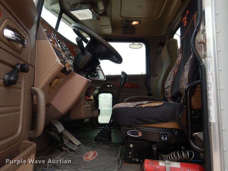 image for item DJ8822 2009 Peterbilt 388  semi truck