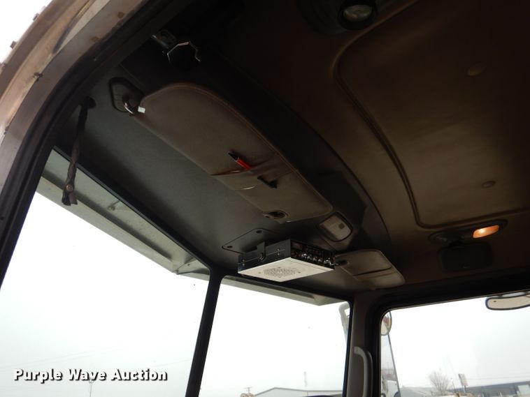 image for item DJ8822 2009 Peterbilt 388  semi truck