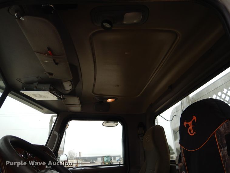 image for item DJ8822 2009 Peterbilt 388  semi truck