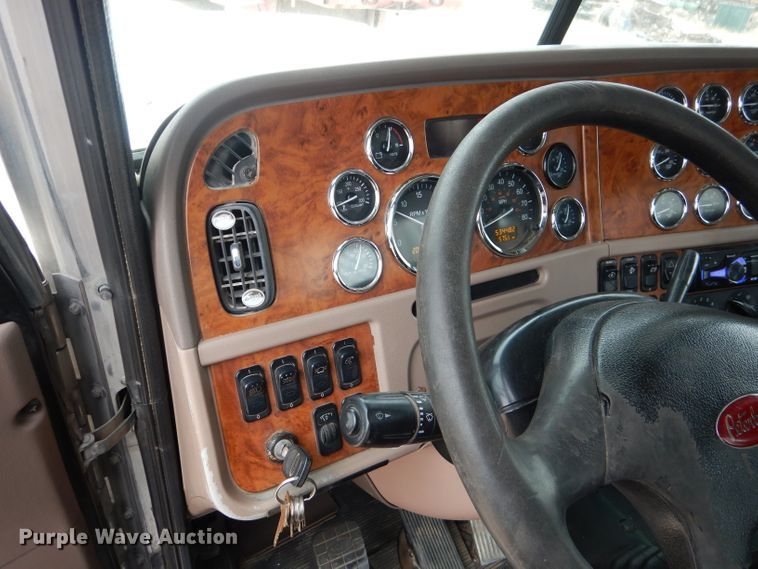 image for item DJ8822 2009 Peterbilt 388  semi truck
