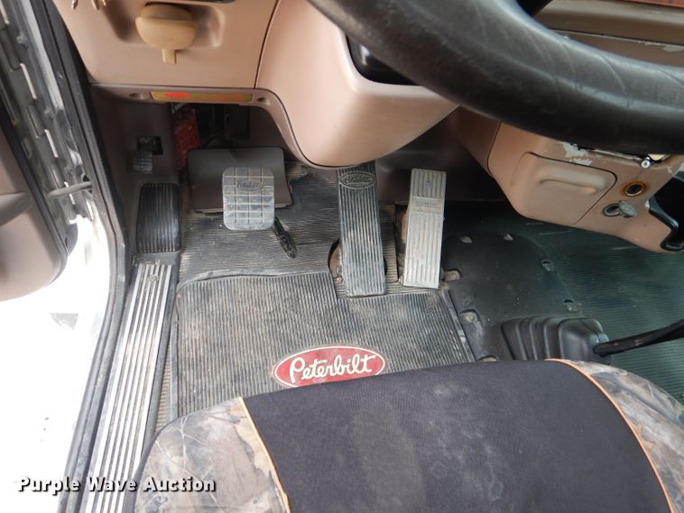 image for item DJ8822 2009 Peterbilt 388  semi truck