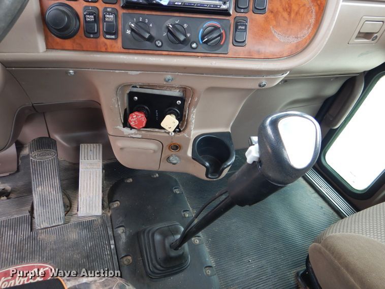 image for item DJ8822 2009 Peterbilt 388  semi truck