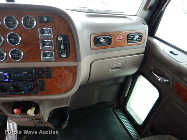 image for item DJ8822 2009 Peterbilt 388  semi truck