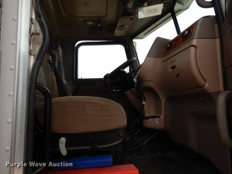 image for item DJ8822 2009 Peterbilt 388  semi truck