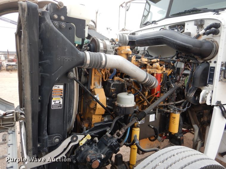 image for item DJ8822 2009 Peterbilt 388  semi truck