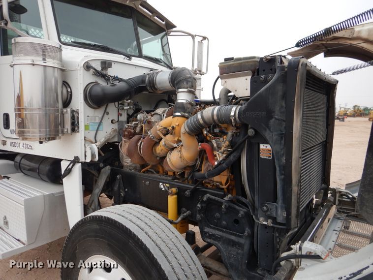 image for item DJ8822 2009 Peterbilt 388  semi truck