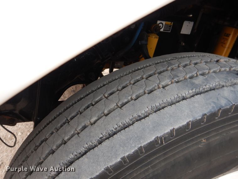 image for item DJ8822 2009 Peterbilt 388  semi truck