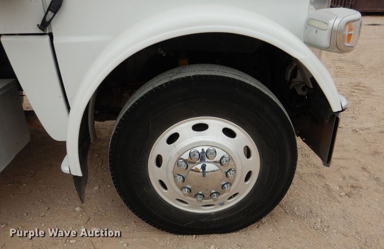 image for item DJ8822 2009 Peterbilt 388  semi truck