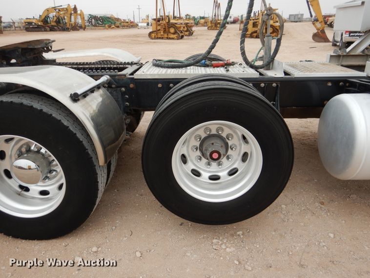 image for item DJ8822 2009 Peterbilt 388  semi truck