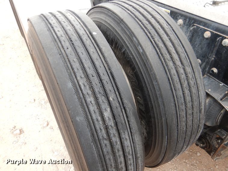 image for item DJ8822 2009 Peterbilt 388  semi truck