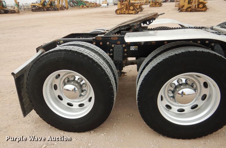 image for item DJ8822 2009 Peterbilt 388  semi truck