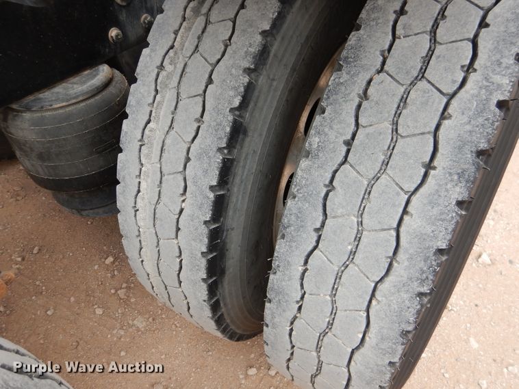 image for item DJ8822 2009 Peterbilt 388  semi truck