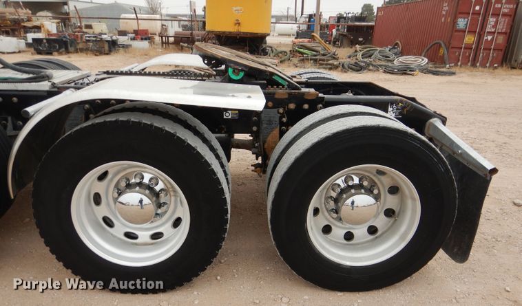 image for item DJ8822 2009 Peterbilt 388  semi truck