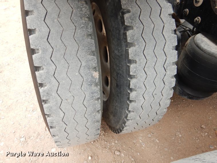 image for item DJ8822 2009 Peterbilt 388  semi truck