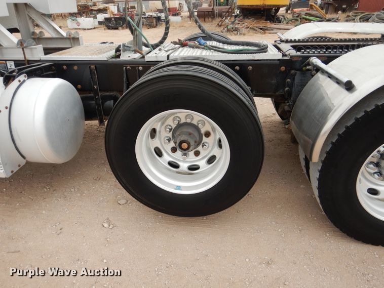 image for item DJ8822 2009 Peterbilt 388  semi truck