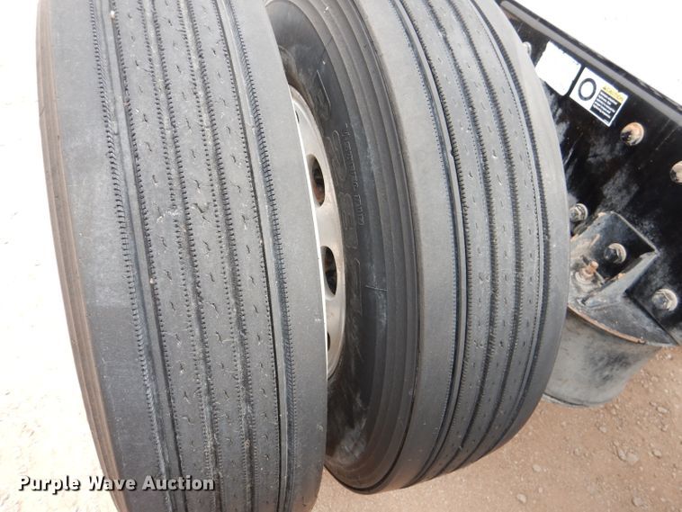 image for item DJ8822 2009 Peterbilt 388  semi truck