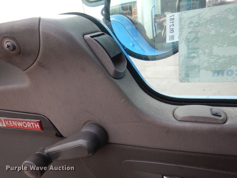 image for item DL2187 2009 Kenworth T370  box truck