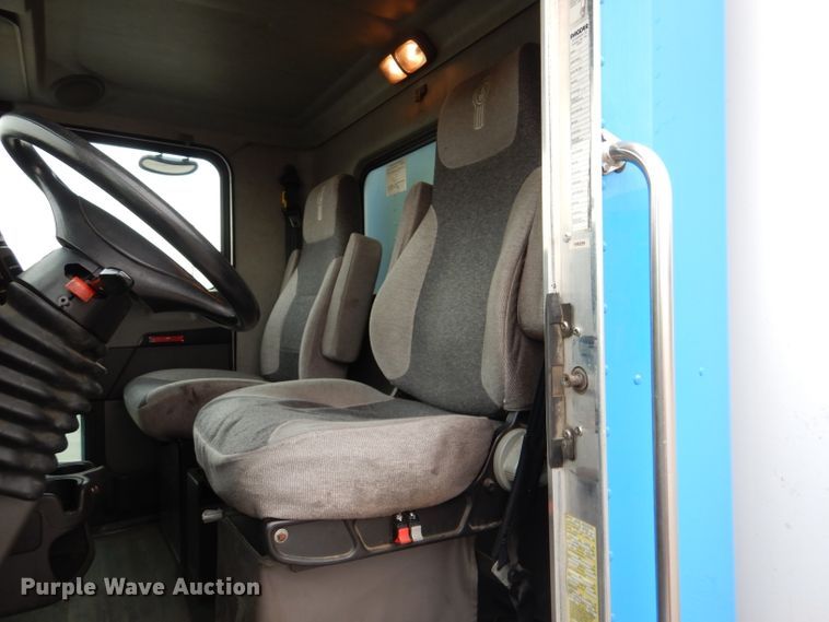 image for item DL2189 2010 Kenworth T370  box truck