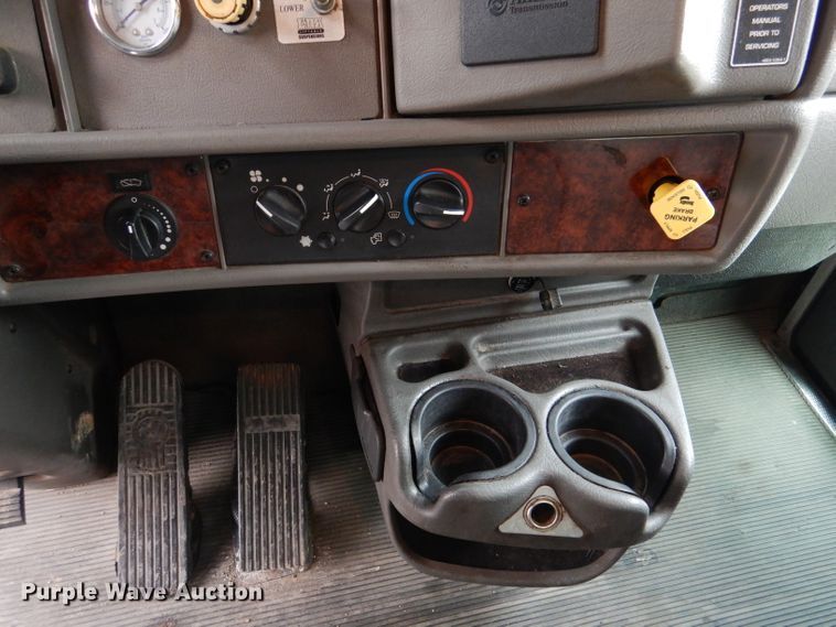 image for item DL2189 2010 Kenworth T370  box truck