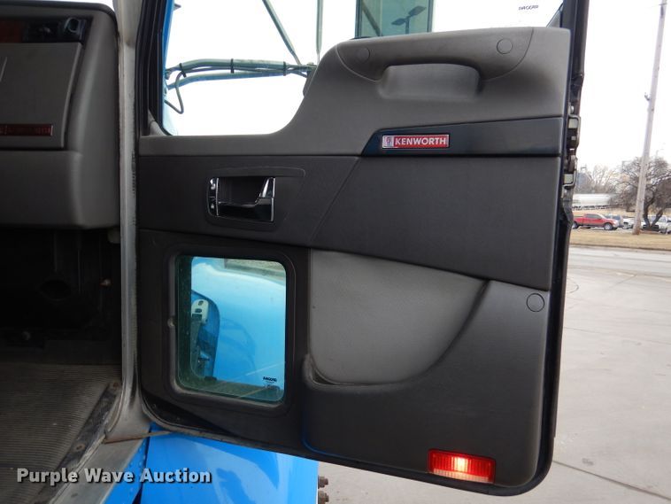 image for item DL2189 2010 Kenworth T370  box truck