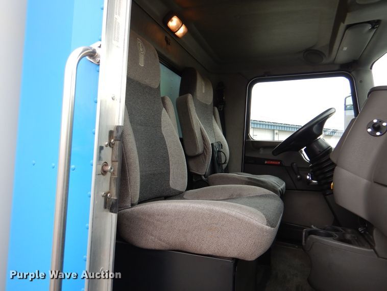 image for item DL2189 2010 Kenworth T370  box truck