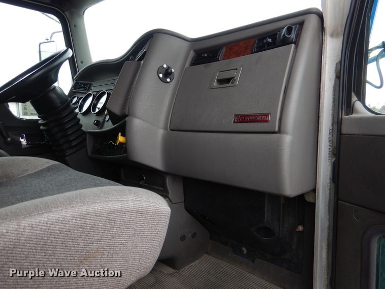 image for item DL2189 2010 Kenworth T370  box truck