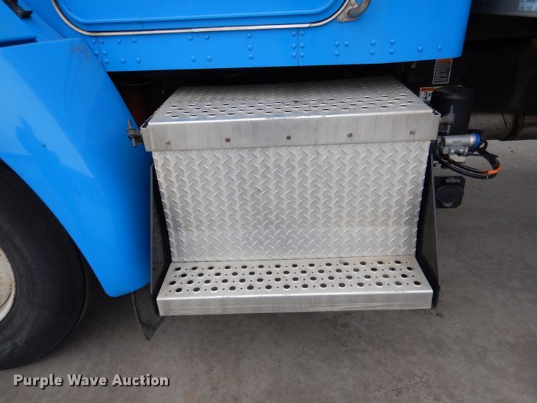 image for item DL2189 2010 Kenworth T370  box truck