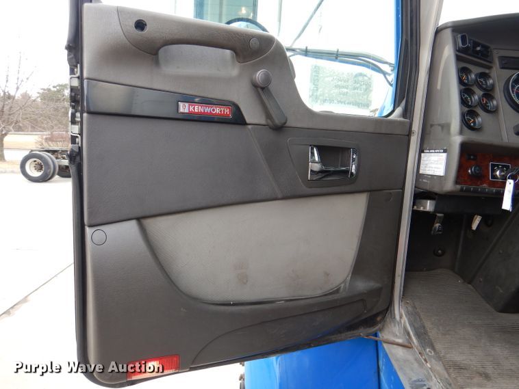 image for item DL2190 2007 Kenworth T300  box truck