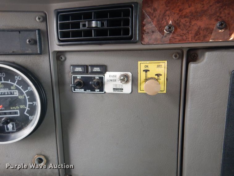 image for item DL2190 2007 Kenworth T300  box truck