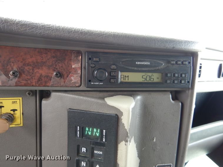 image for item DL2190 2007 Kenworth T300  box truck