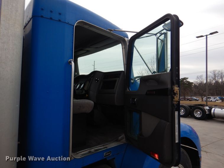 image for item DL2190 2007 Kenworth T300  box truck