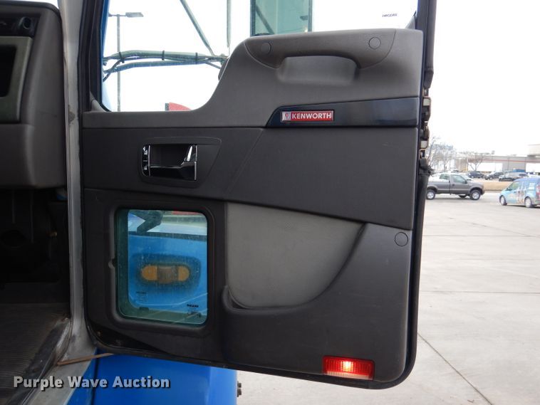 image for item DL2190 2007 Kenworth T300  box truck