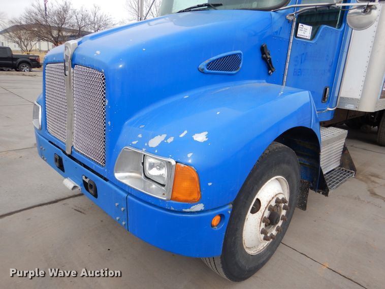 image for item DL2190 2007 Kenworth T300  box truck