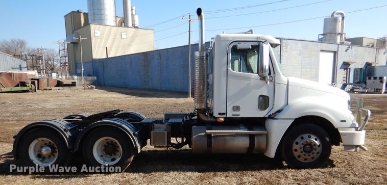 image for item DL2218 2007 Freightliner Columbia 120  semi truck