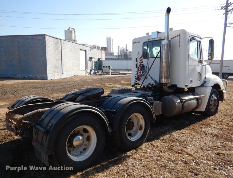 image for item DL2218 2007 Freightliner Columbia 120  semi truck