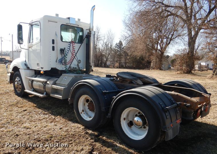 image for item DL2218 2007 Freightliner Columbia 120  semi truck