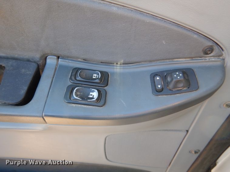 image for item DL2218 2007 Freightliner Columbia 120  semi truck