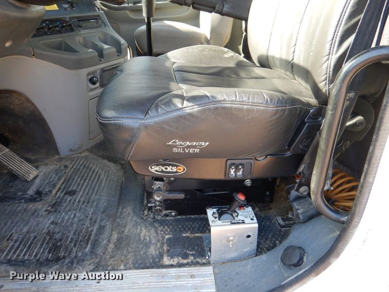 image for item DL2218 2007 Freightliner Columbia 120  semi truck