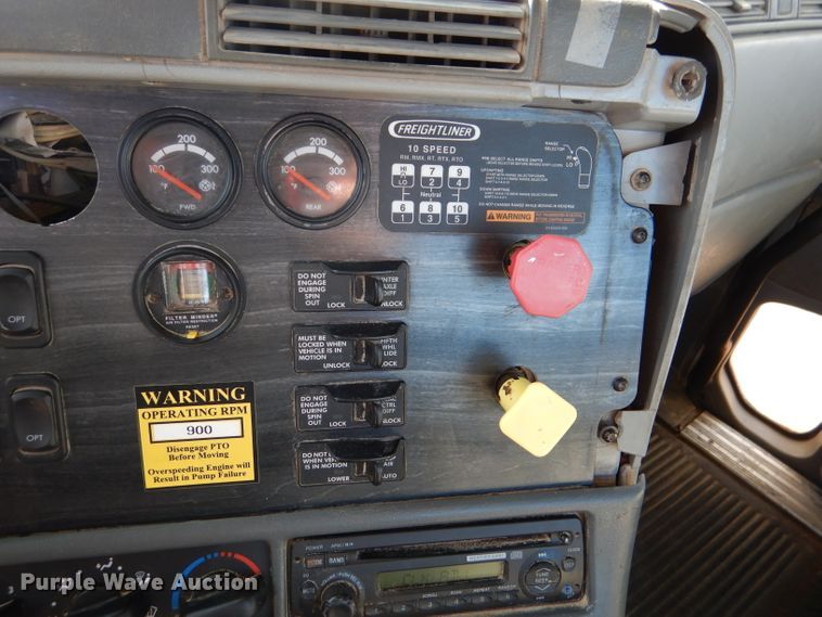 image for item DL2218 2007 Freightliner Columbia 120  semi truck