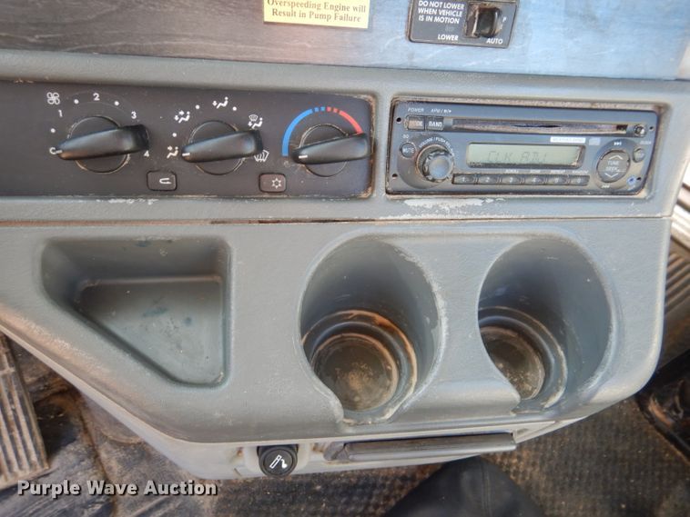 image for item DL2218 2007 Freightliner Columbia 120  semi truck