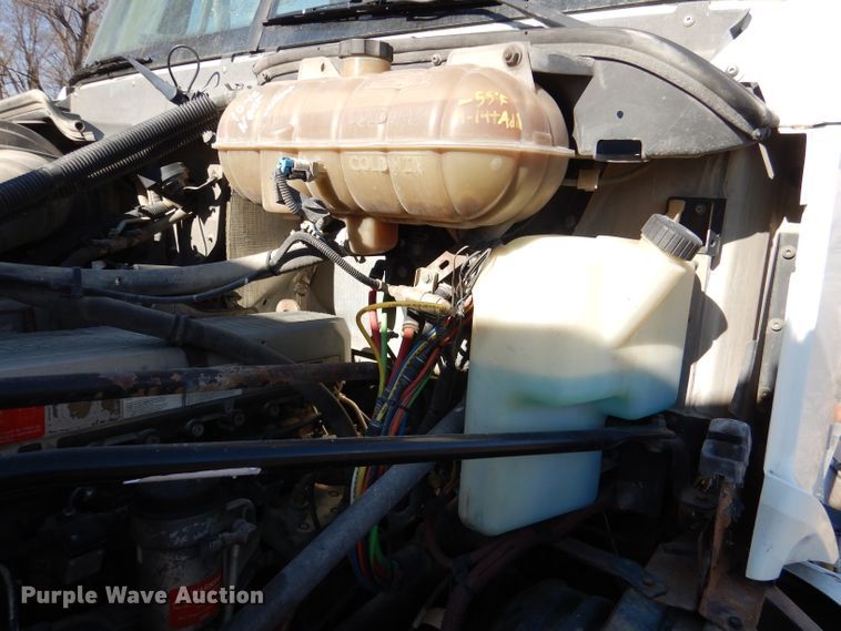 image for item DL2218 2007 Freightliner Columbia 120  semi truck