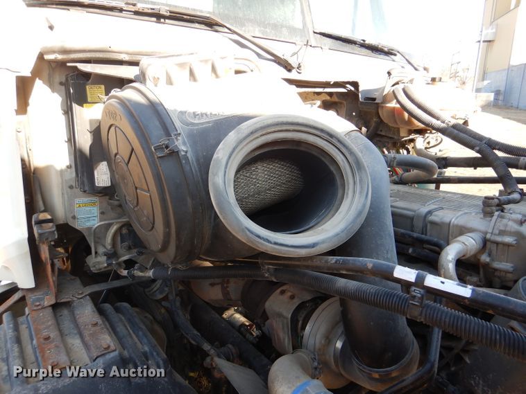 image for item DL2218 2007 Freightliner Columbia 120  semi truck