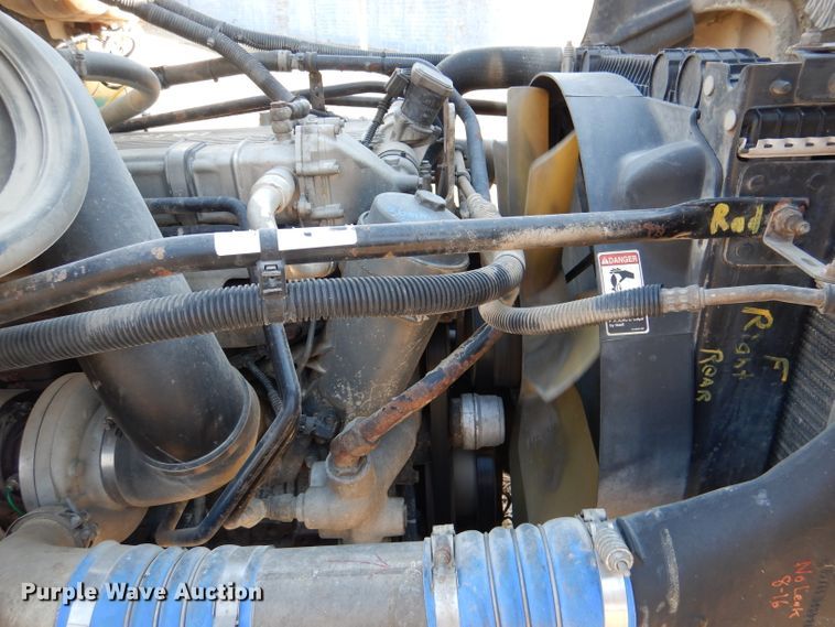 image for item DL2218 2007 Freightliner Columbia 120  semi truck