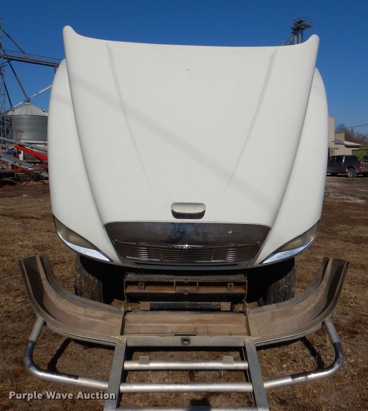 image for item DL2218 2007 Freightliner Columbia 120  semi truck