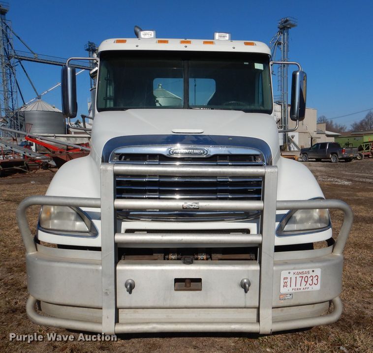 image for item DL2218 2007 Freightliner Columbia 120  semi truck