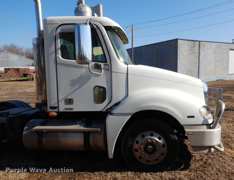 image for item DL2218 2007 Freightliner Columbia 120  semi truck