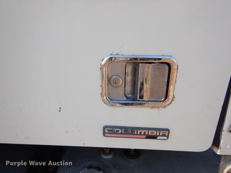 image for item DL2218 2007 Freightliner Columbia 120  semi truck