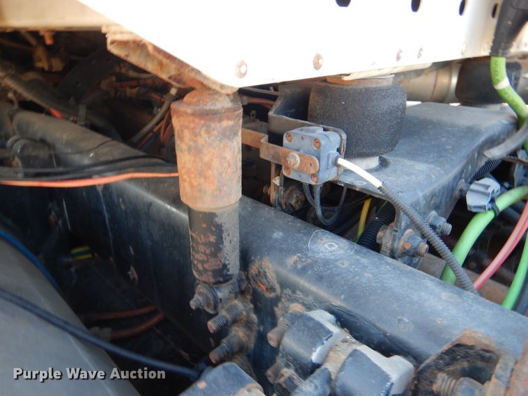 image for item DL2218 2007 Freightliner Columbia 120  semi truck